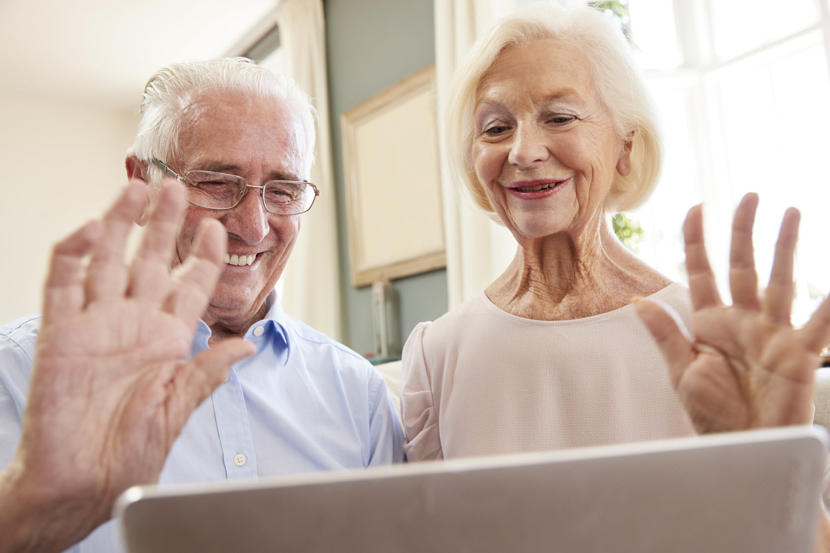 How a Smart Alarm Wellness System Can Help Independent Seniors